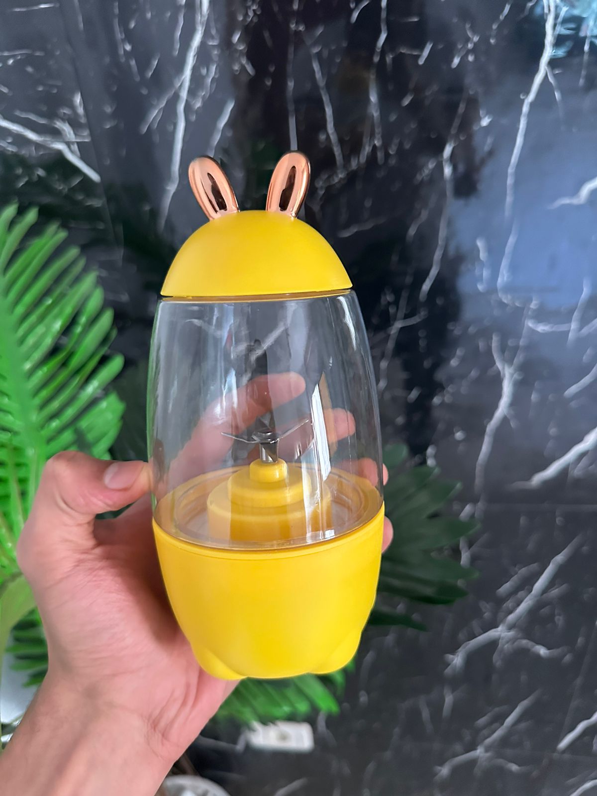 مفرمة محمولة للفواكه والخضروات 